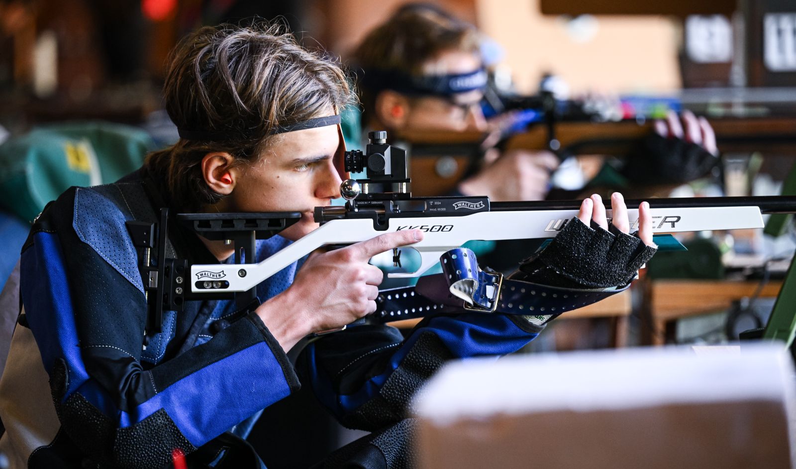 MItglieder der Standschützen Gesellschaft Neumünster beim Training im Schiessstand.